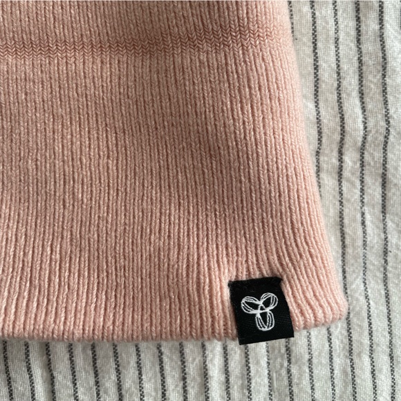 Aritzia Pom Pom Toque/Beanie - Picture 3 of 5